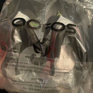 Oofos size Womens 8